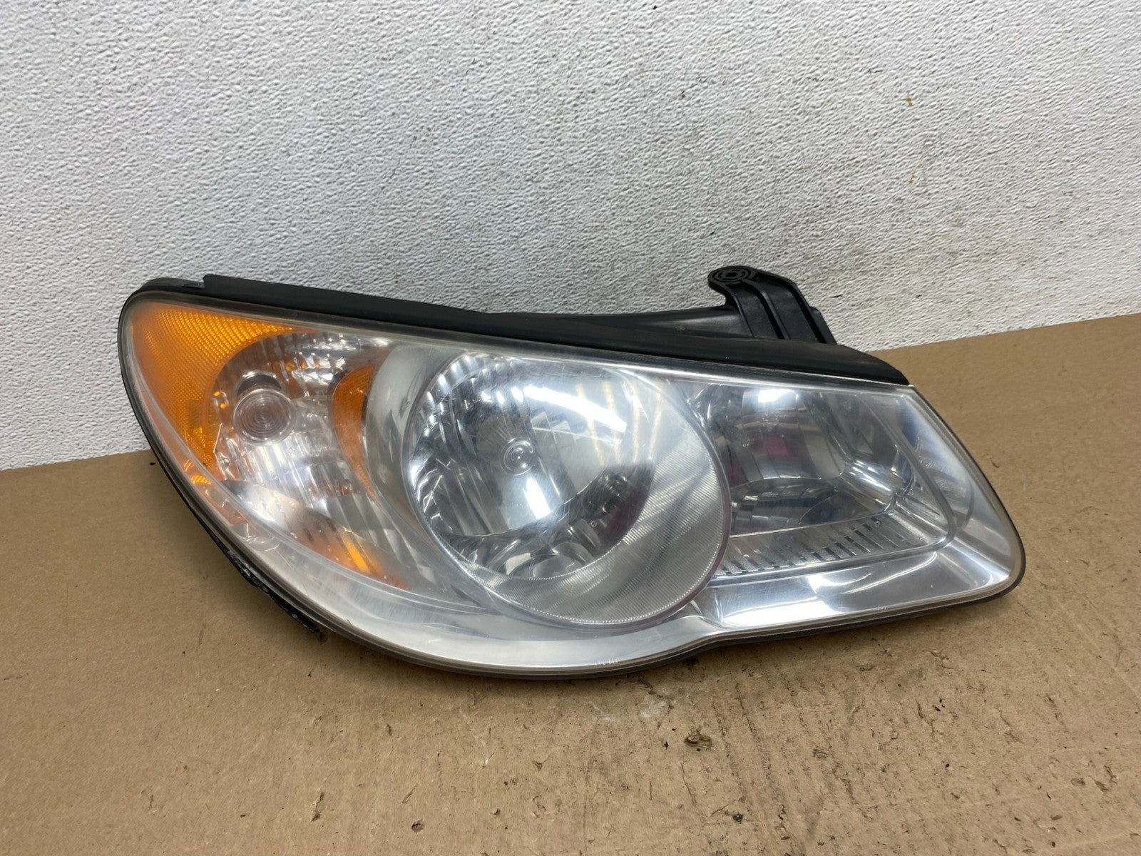 2007 2008 2009 2010 Hyundai Elantra Right Passenger Side Headlight AE6509 DW0