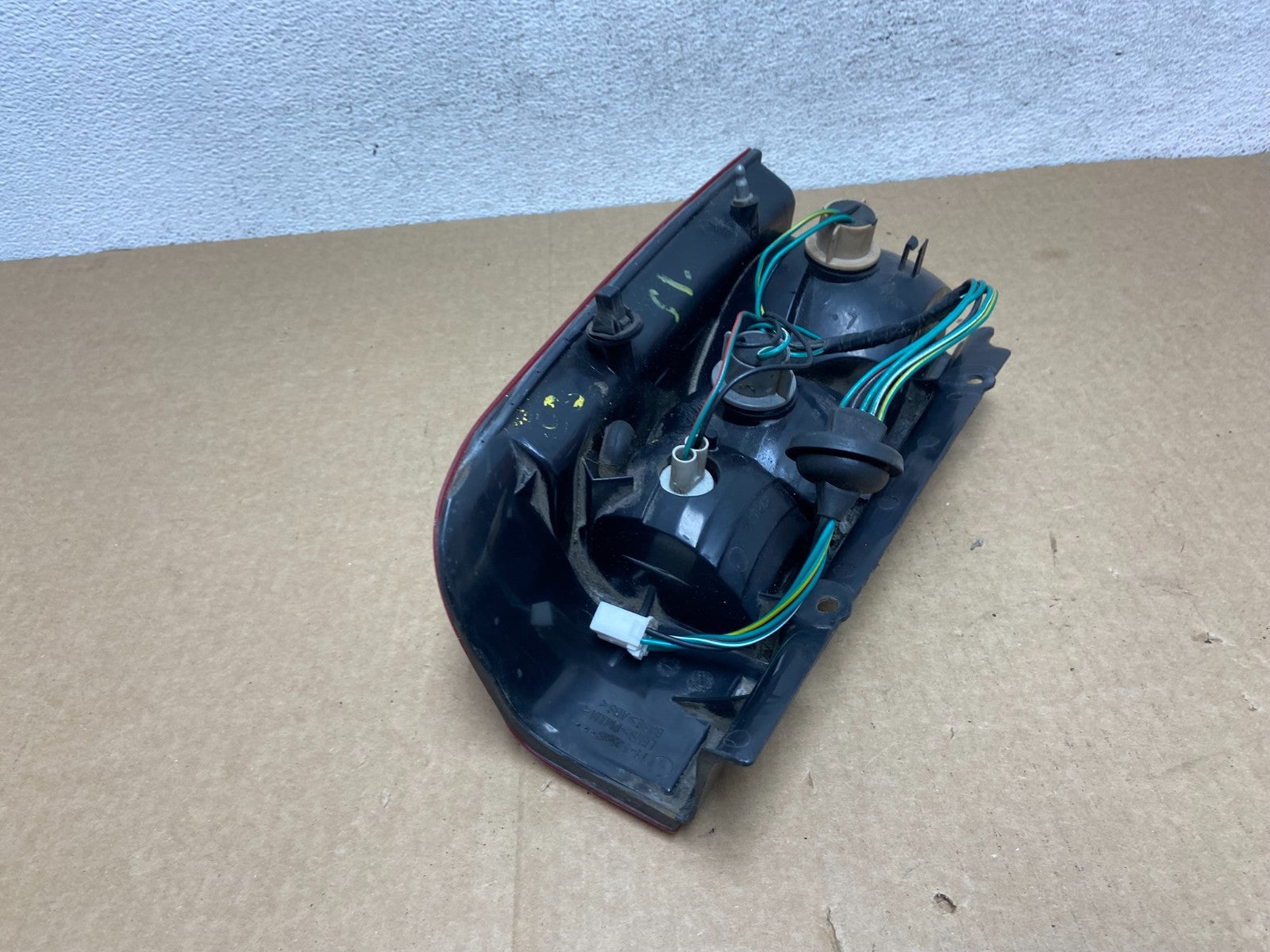 2002 2003 2004 Nissan Xterra Left Driver Side Tail Light AF9509 DW4