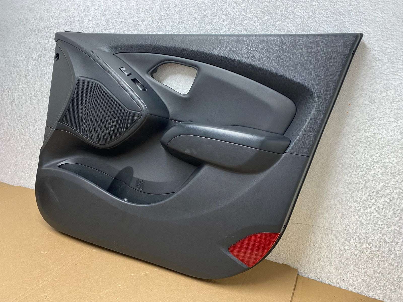 2010 to 2015 Hyundai Tucson Front Right Passenger Side Door Trim Panel AD7682 DG1