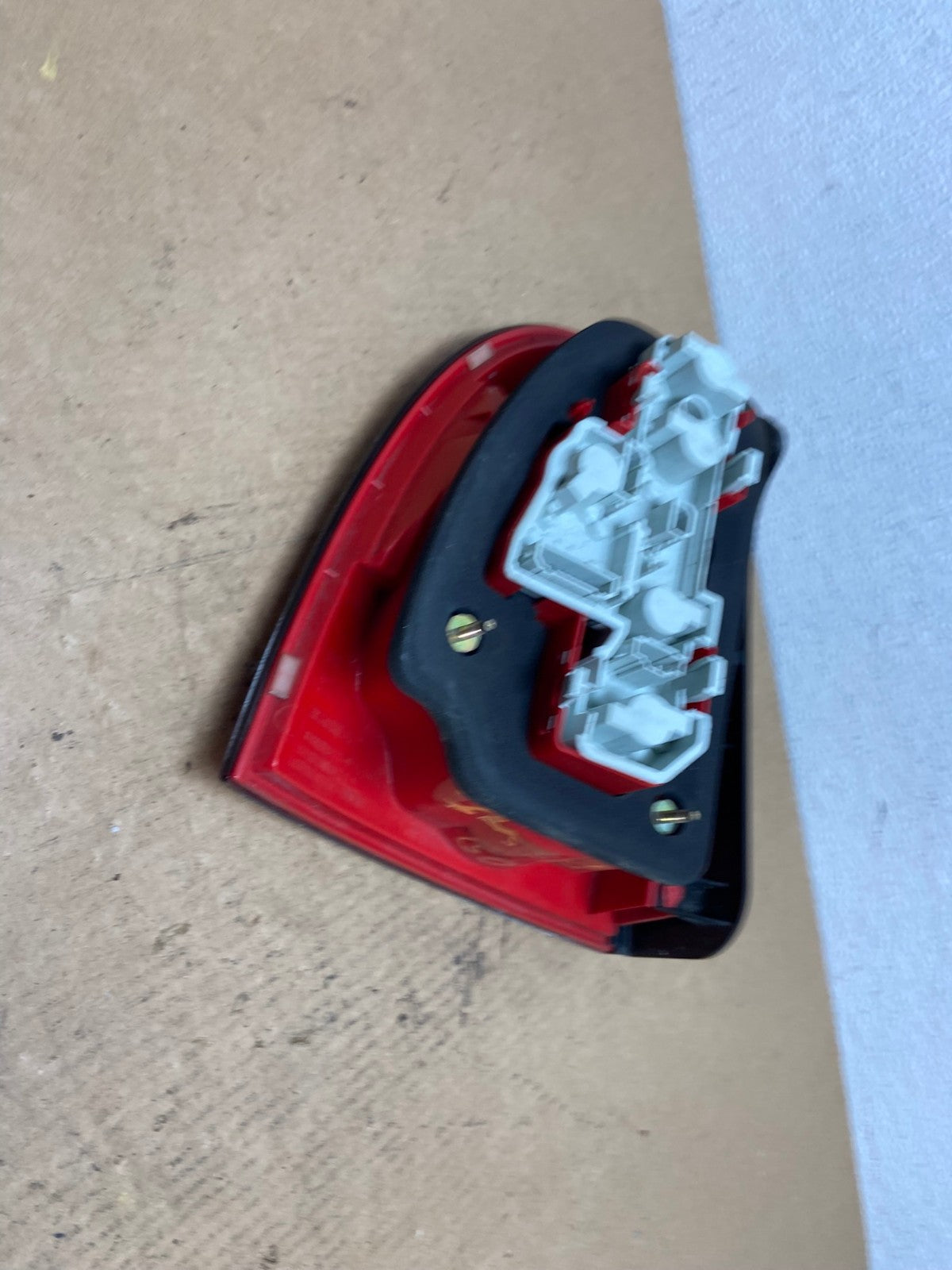 2001 to 2005 Volkswagen Passat Right RH Side Tail Light AC2983 LK4