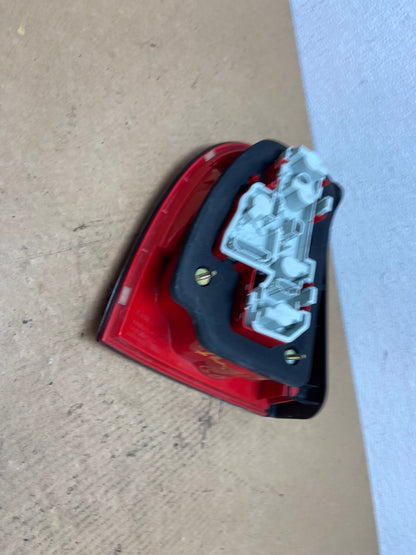2001 to 2005 Volkswagen Passat Right RH Side Tail Light AC2983 LK4