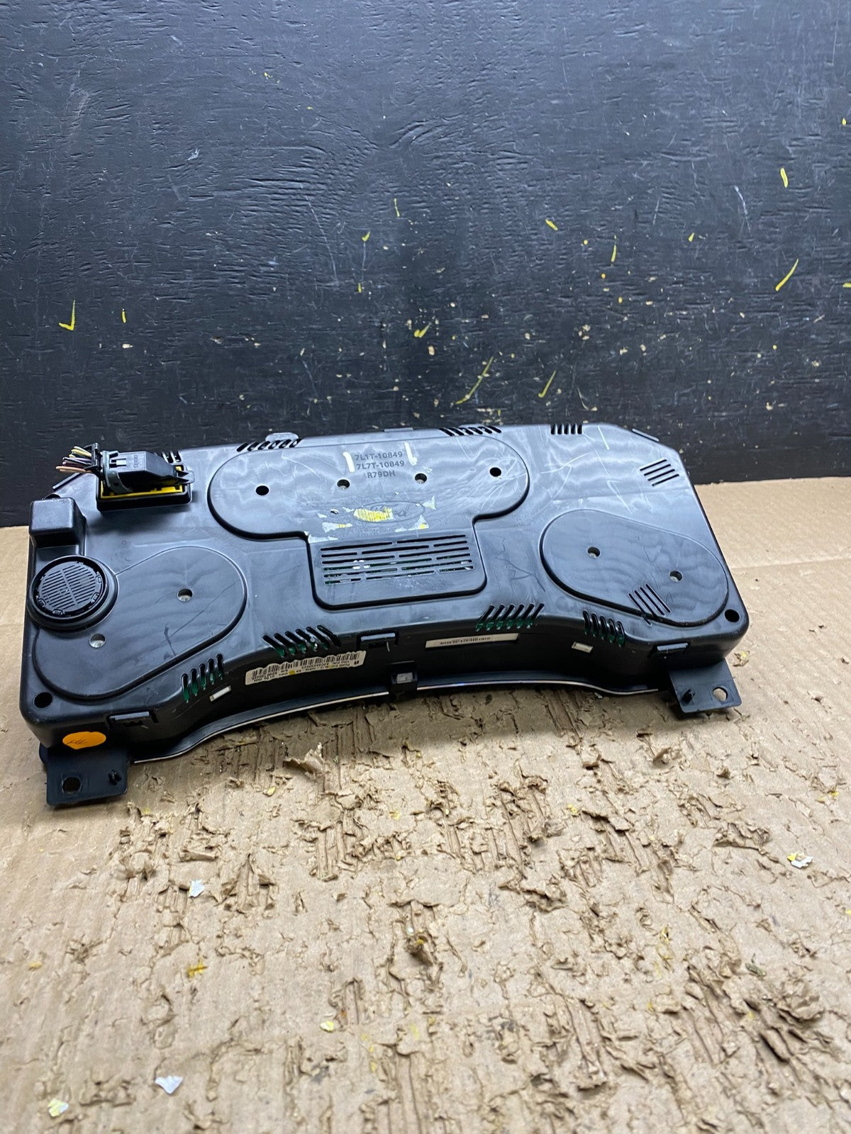 2007 2008 Ford  Expedition Speedometer Cluster Gauge OEM v7528 DG5