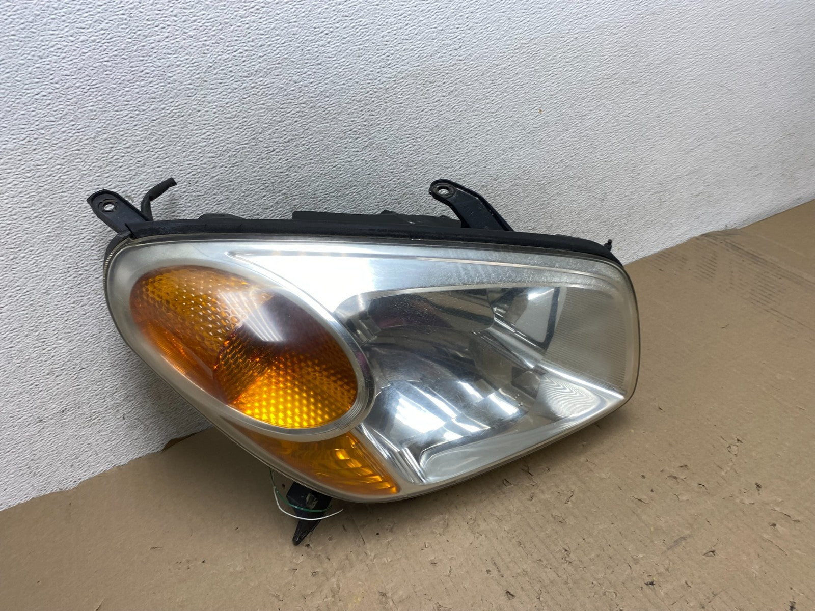 2004 2005 Toyota Rav4 Right Passenger RH Side Headlight Halogen AG6972 DW2