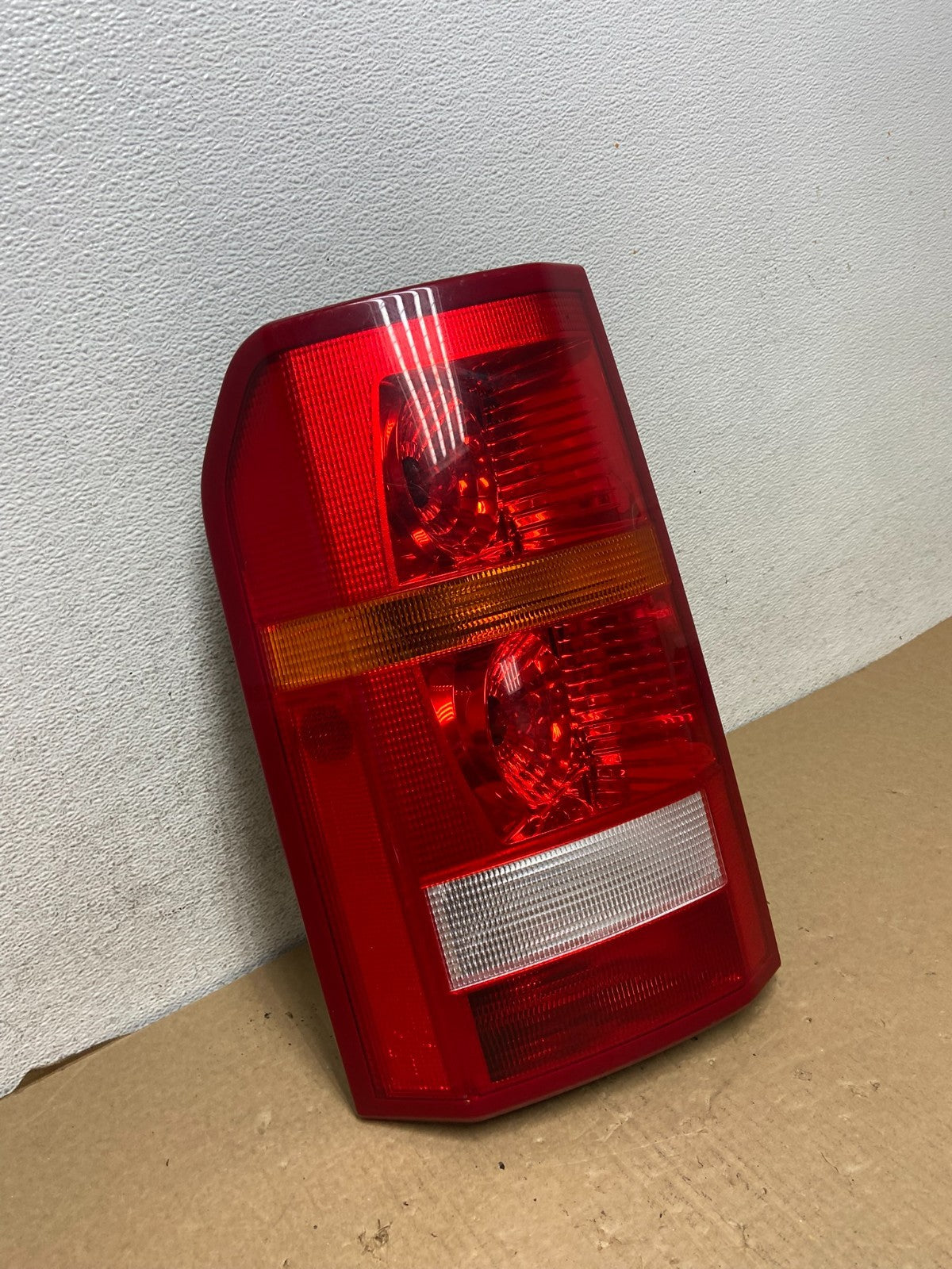 2005 - 2009 Land Rover LR3 Left Driver LH Side Tail Light af7362 DG2
