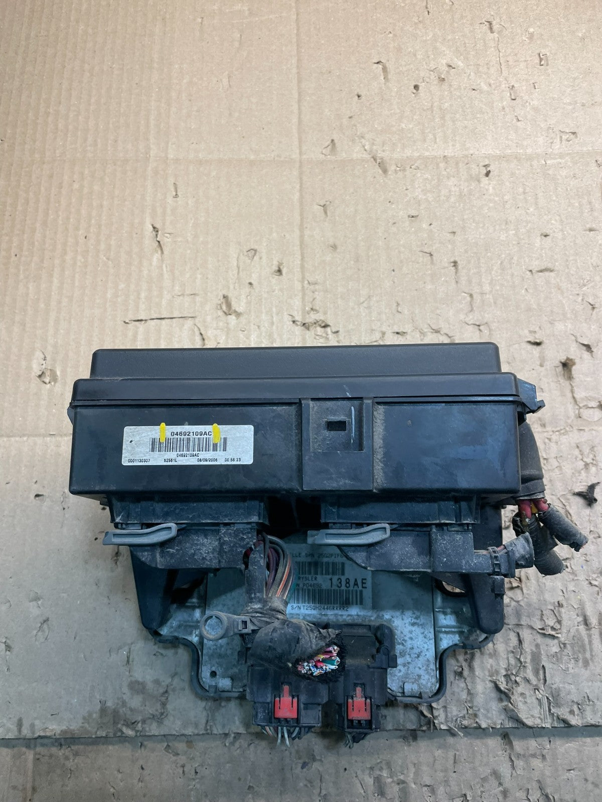 2007 Jeep Grand Cherokee Integrated Power Fuse Box 04692109ac X8739 DG2