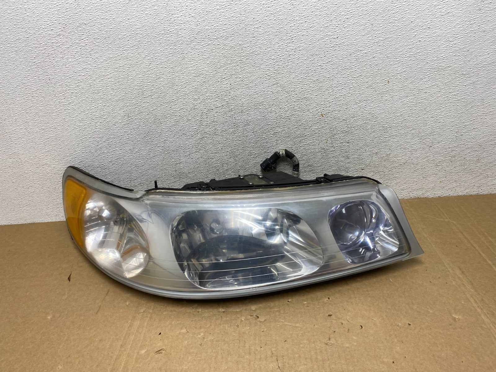 1999-2001 Lincoln & Town Car Right Passenger RH Headlight Halogen AF9957 DW0