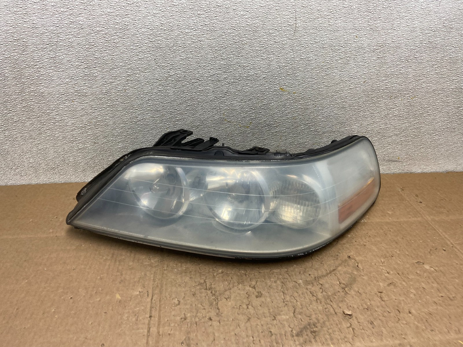 2005 to 2011 Lincoln Town Car Left Driver LH Side Headlight AD2426 DW0