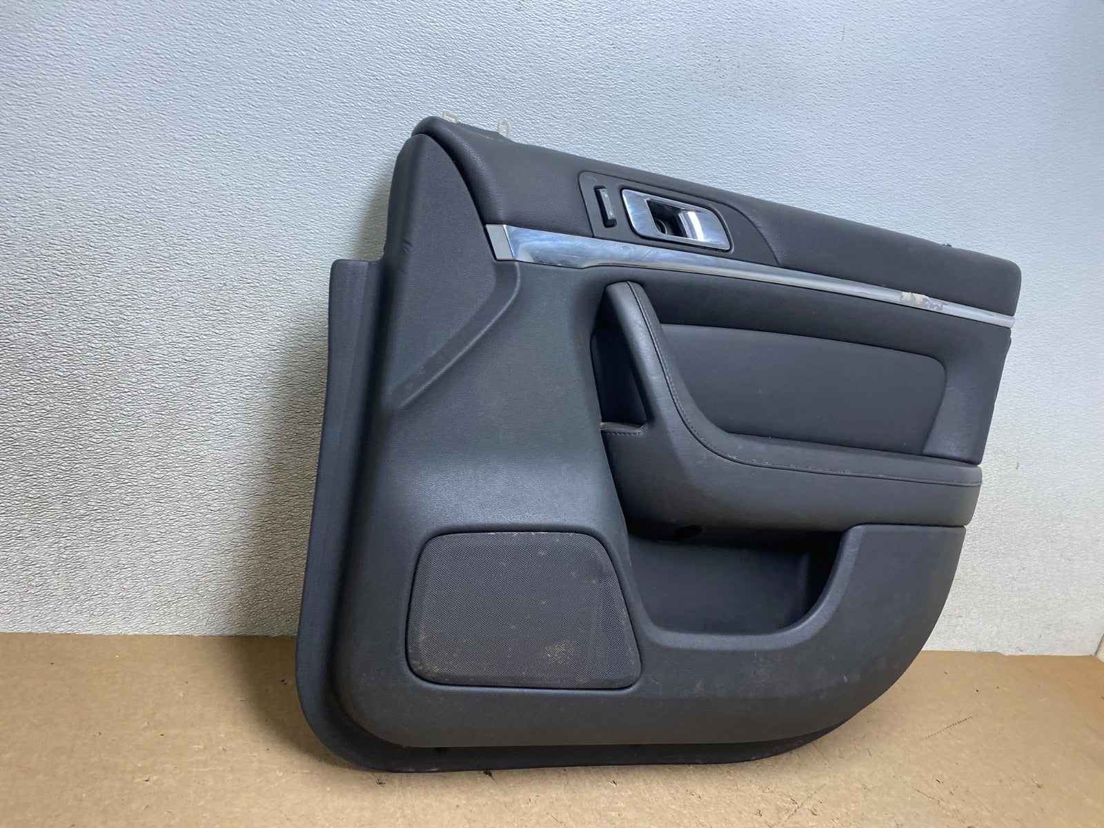 2009-2012 Lincoln MKS Front Right Passenger RH Door Interior Trim Panel W9216 DG2