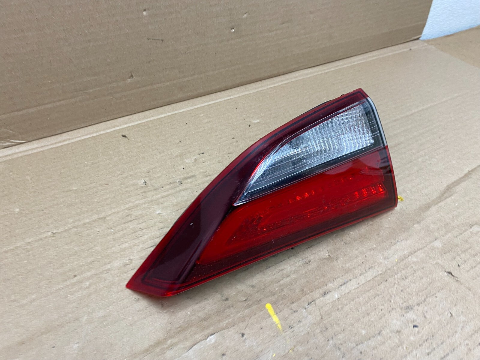 2015 to 2017 Chrysler 200 Sedan Left Driver Side Inner Tail Light Oem O2487 DW2
