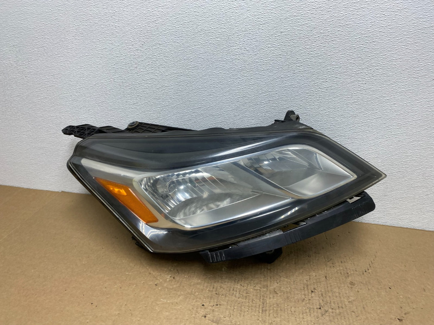 2013-2017 Chevrolet Traverse Right Passenger Side Halogen Headlight AC1592 DW0