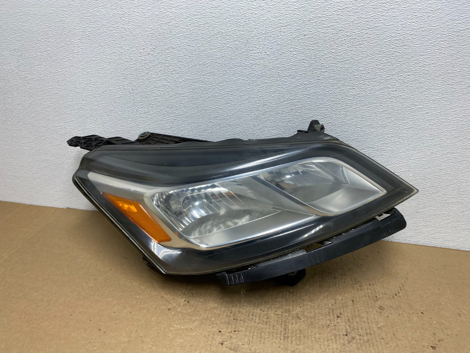 2013-2017 Chevrolet Traverse Right Passenger Side Halogen Headlight AC1592 DW0