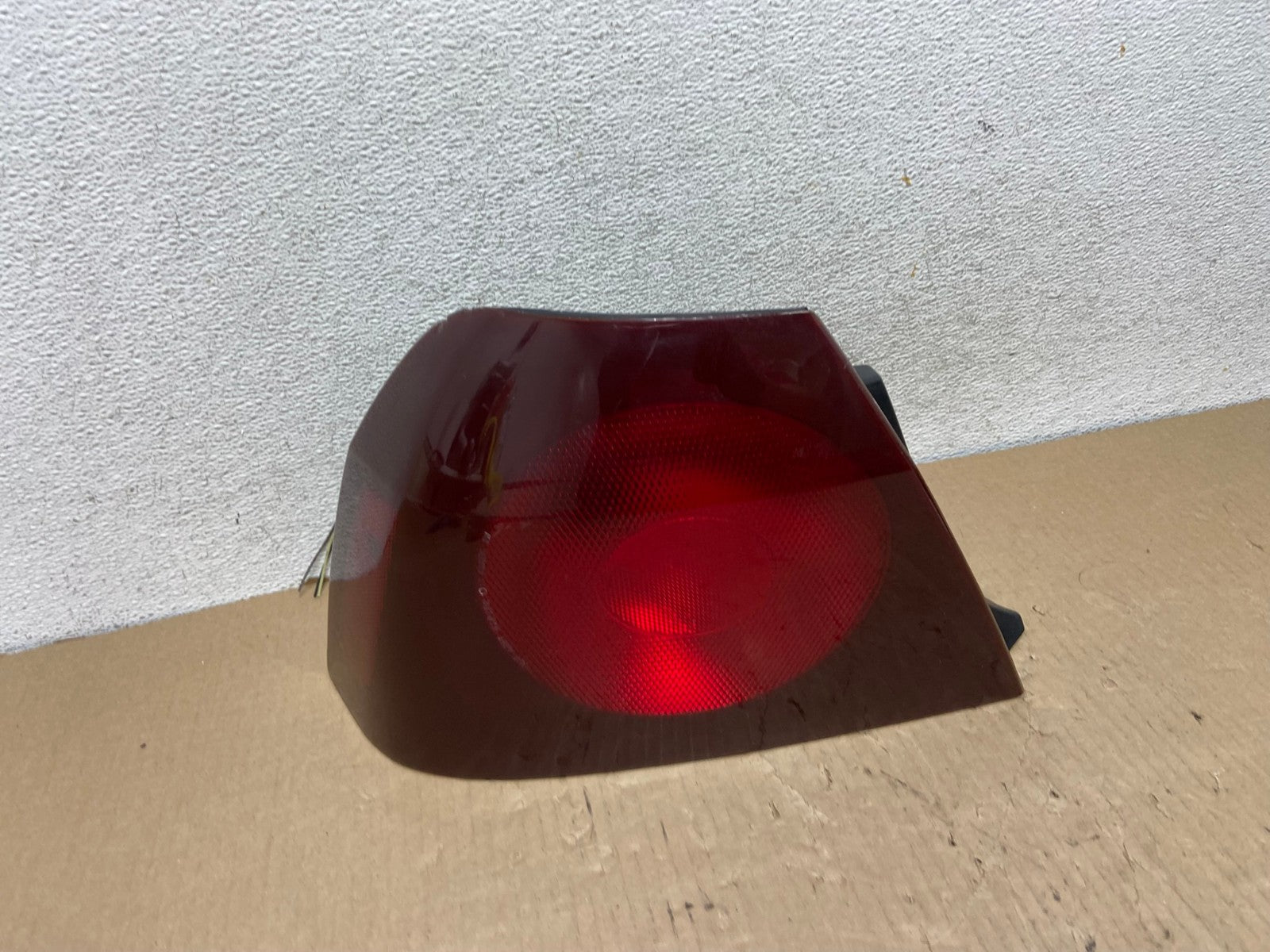 2000 - 2005 Chevrolet Impala Left Driver Lh Side Tail Light AG8002 LK0