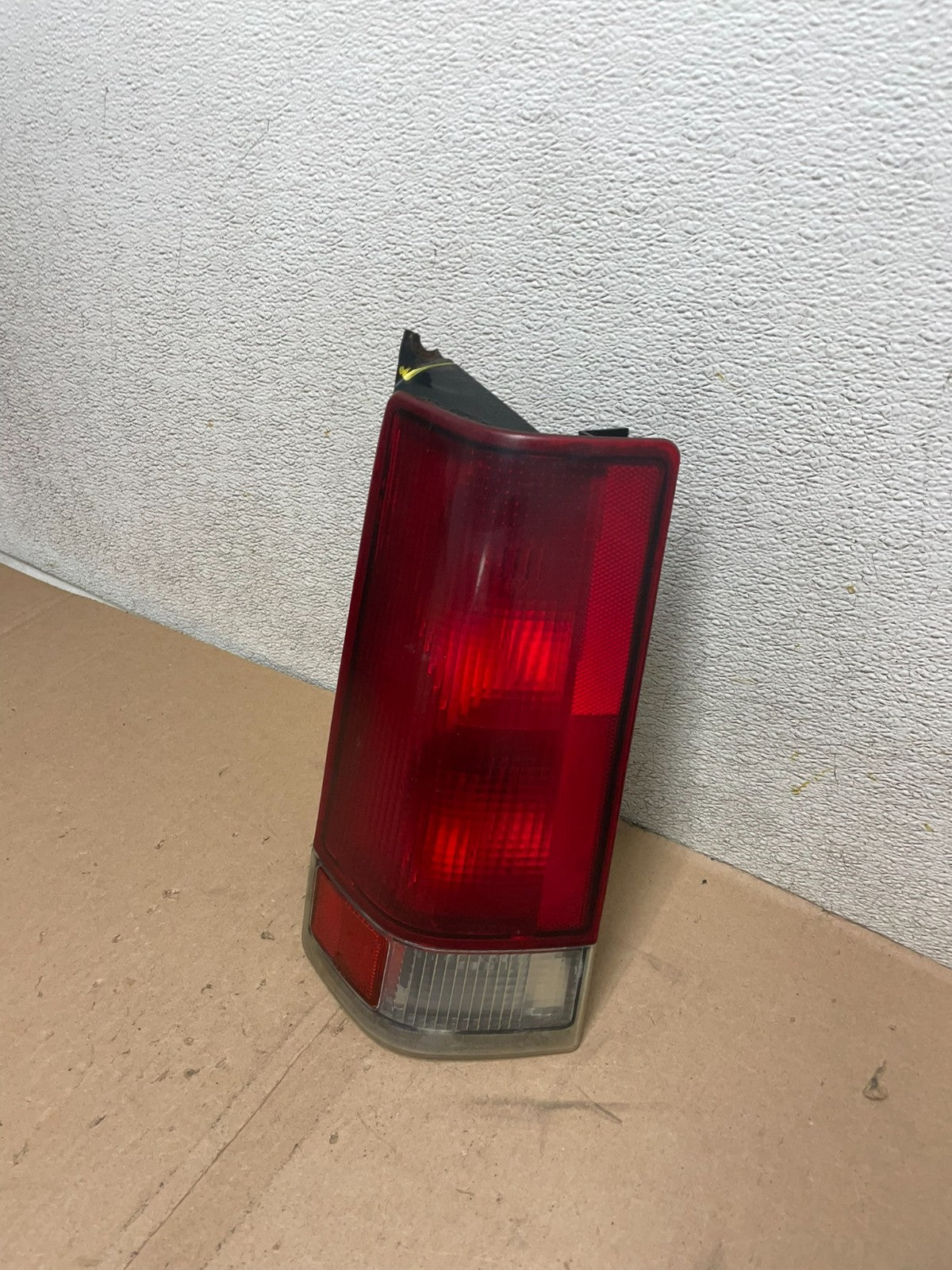 2000 to 2002 Chevrolet Express Left LH Side Tail Light Oem Q4284 DW1