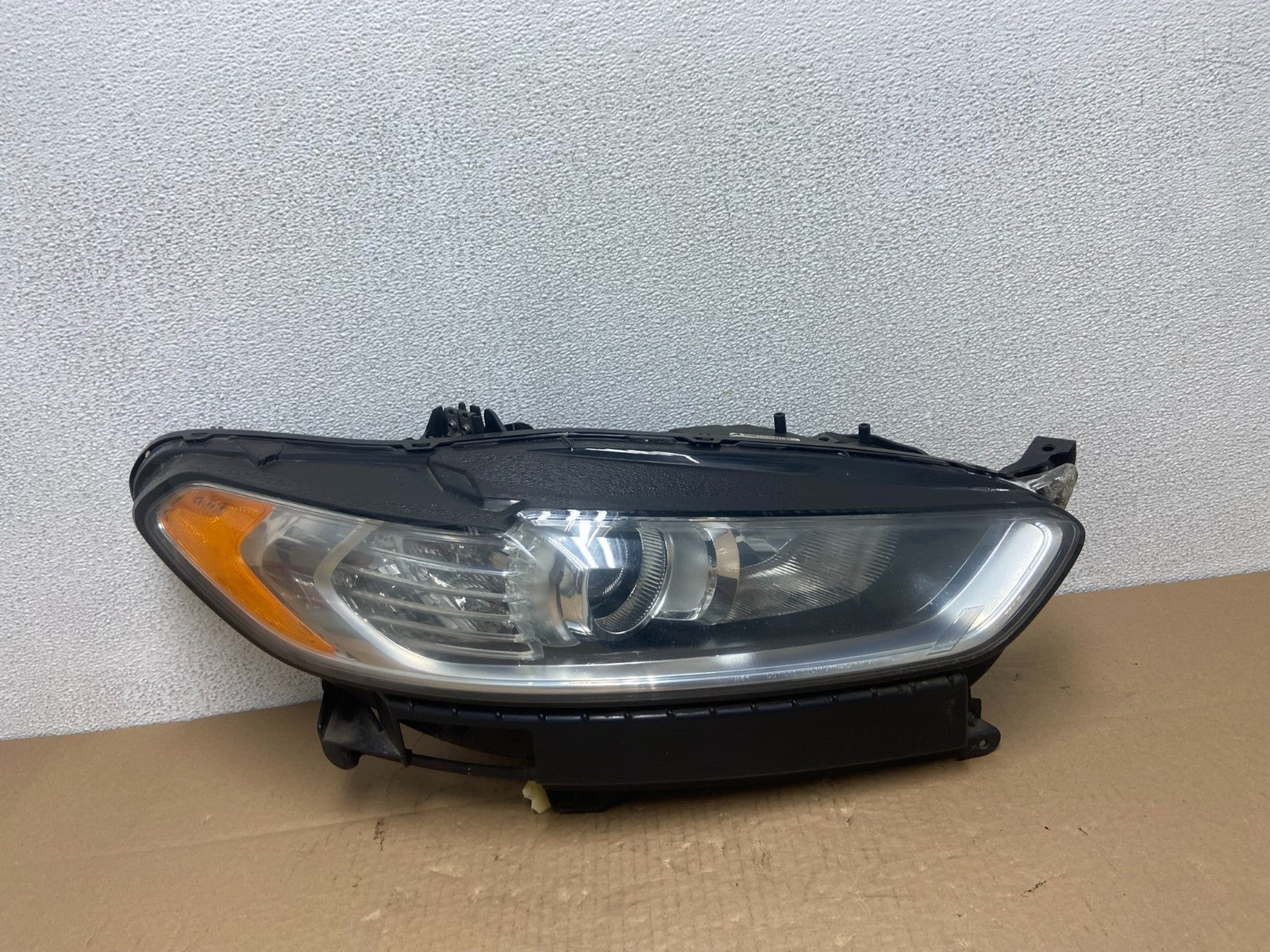 2013 to 2016 Ford Fusion Right Passenger Rh Side Headlight AB6177 DW0
