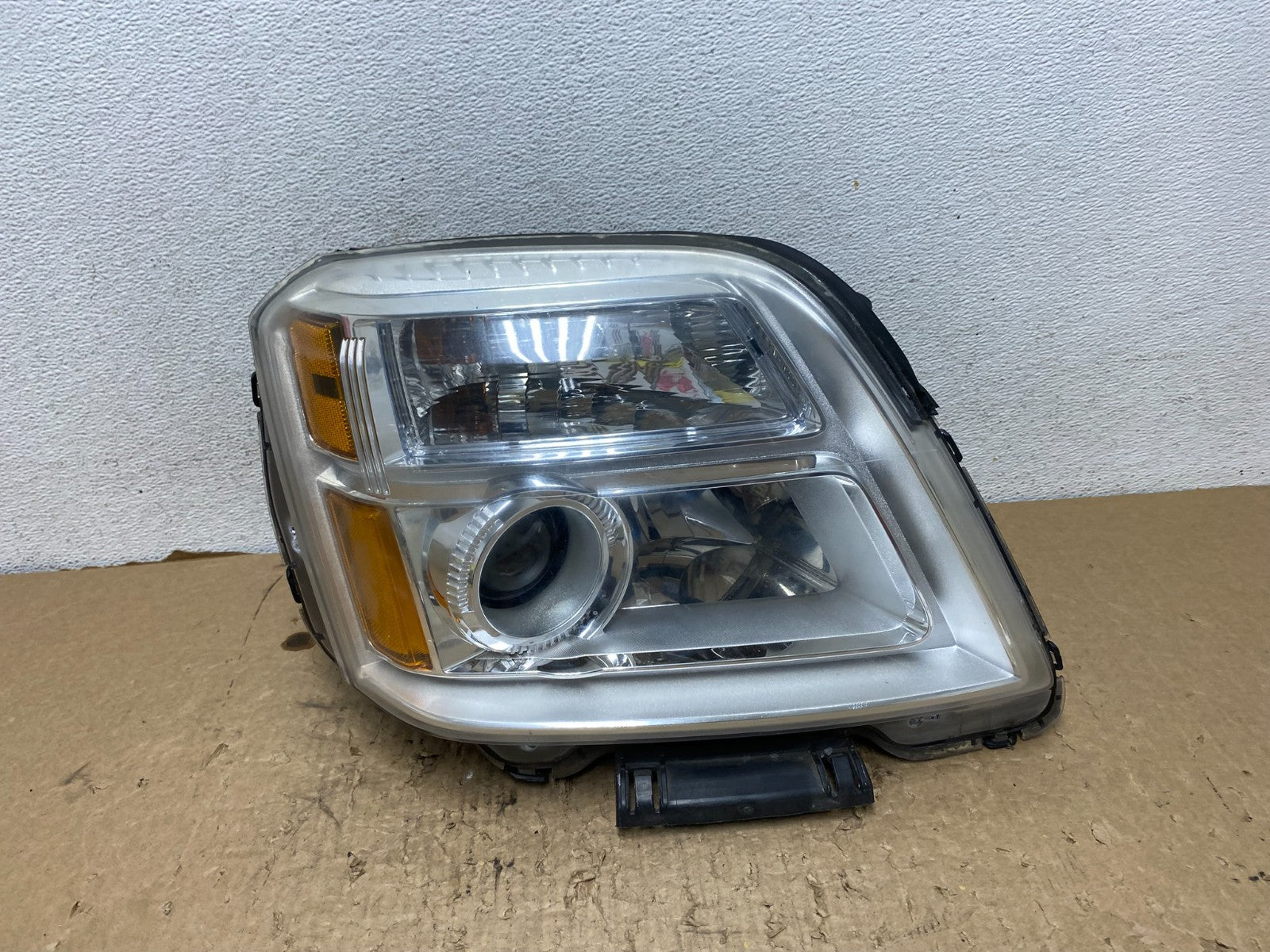 2010 to 2015 GMC Terrain Halogen Passenger Right Rh Side Headlight AF9480 DW0