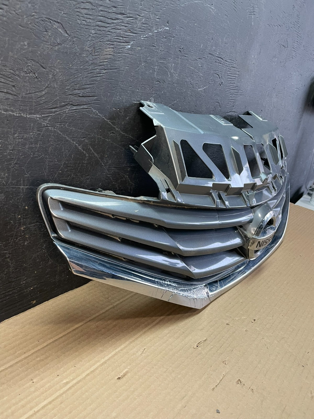 2014 - 2019 Nissan Versa Note Hatchback Front Upper Grill Grille AE8690 DG2