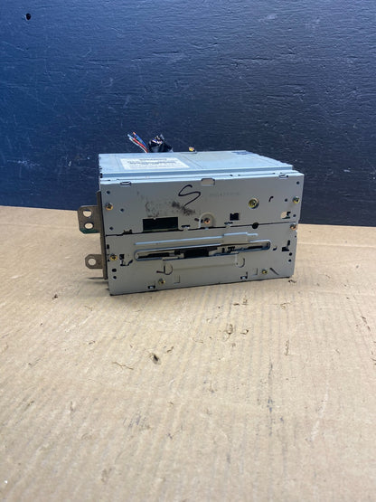 2004 2005 Nissan Armada QX56 Radio Stereo Audio CD Player Receiver AD1597 DG0