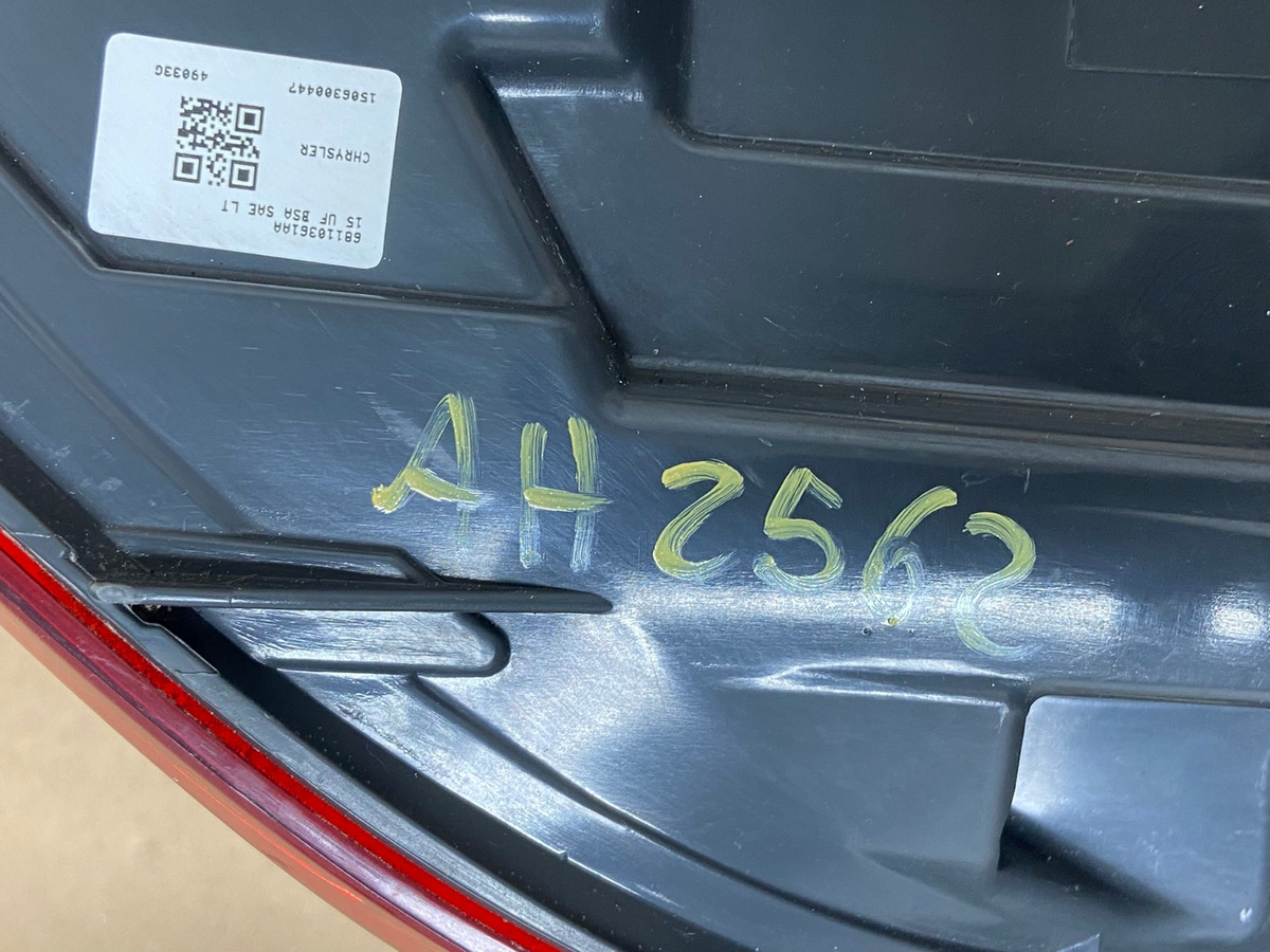 2015 2016 2017 Chrysler 200 Sedan Left Driver LH Side Tail Light AH2562 LK5