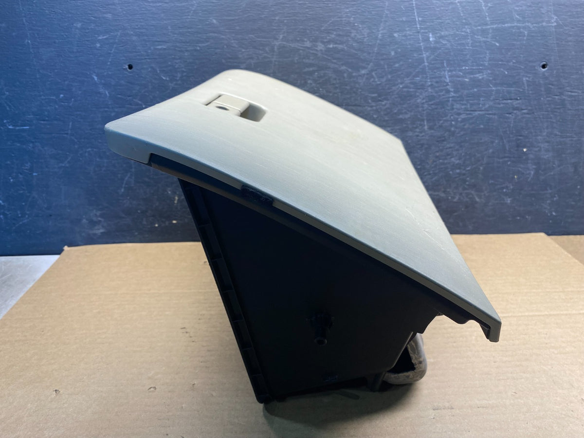 2001 - 2007 Toyota Highlander Front Right Passenger Storage Glove Box AI0024 DW1