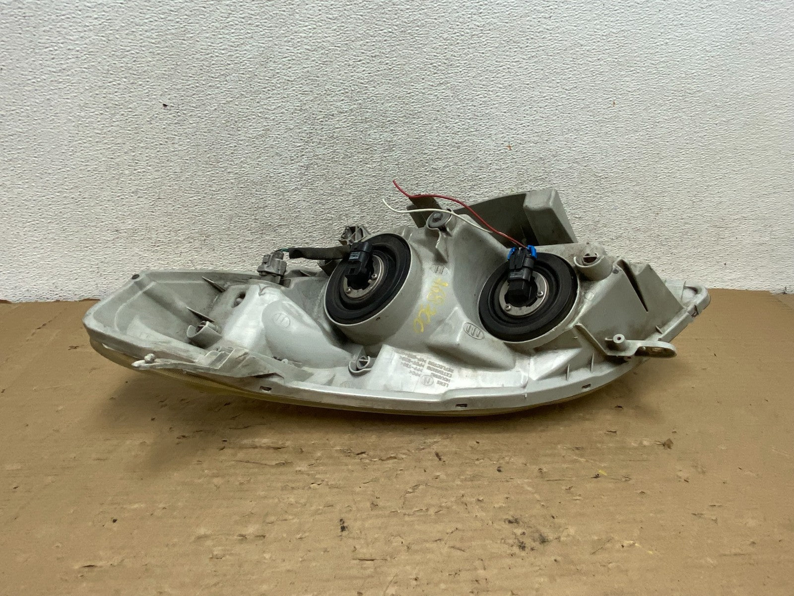 2003 to 2008 Toyota Matrix Right Passenger RH Side Halogen Headlight AG8300 DW5
