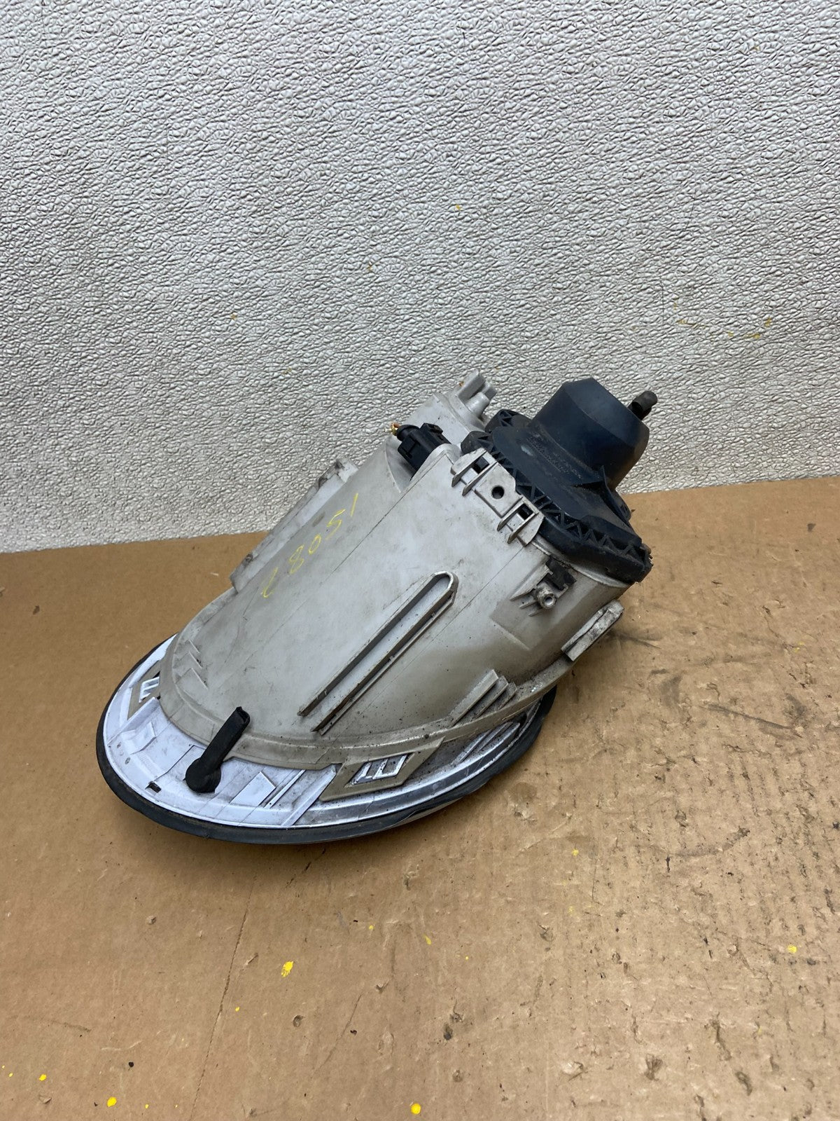 1998 to 2005 Volkswagen Beetle Right Passenger Side Headlight AD1100 DW4