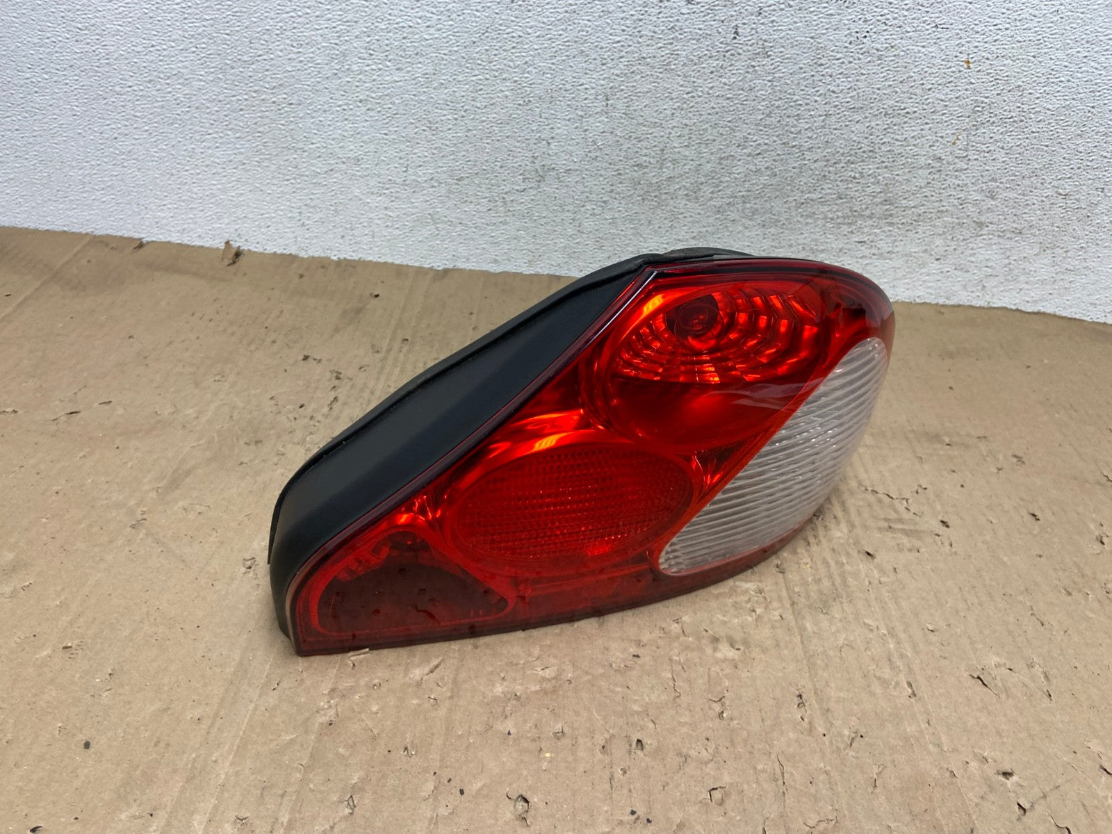 2001 to 2008 Jaguar X-Type Right Passenger RH Side Tail Light AE9338 LK2