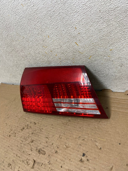 2004 - 2005 Toyota Sienna Left Driver LH Side Inner Tail Light AH9147 LK2