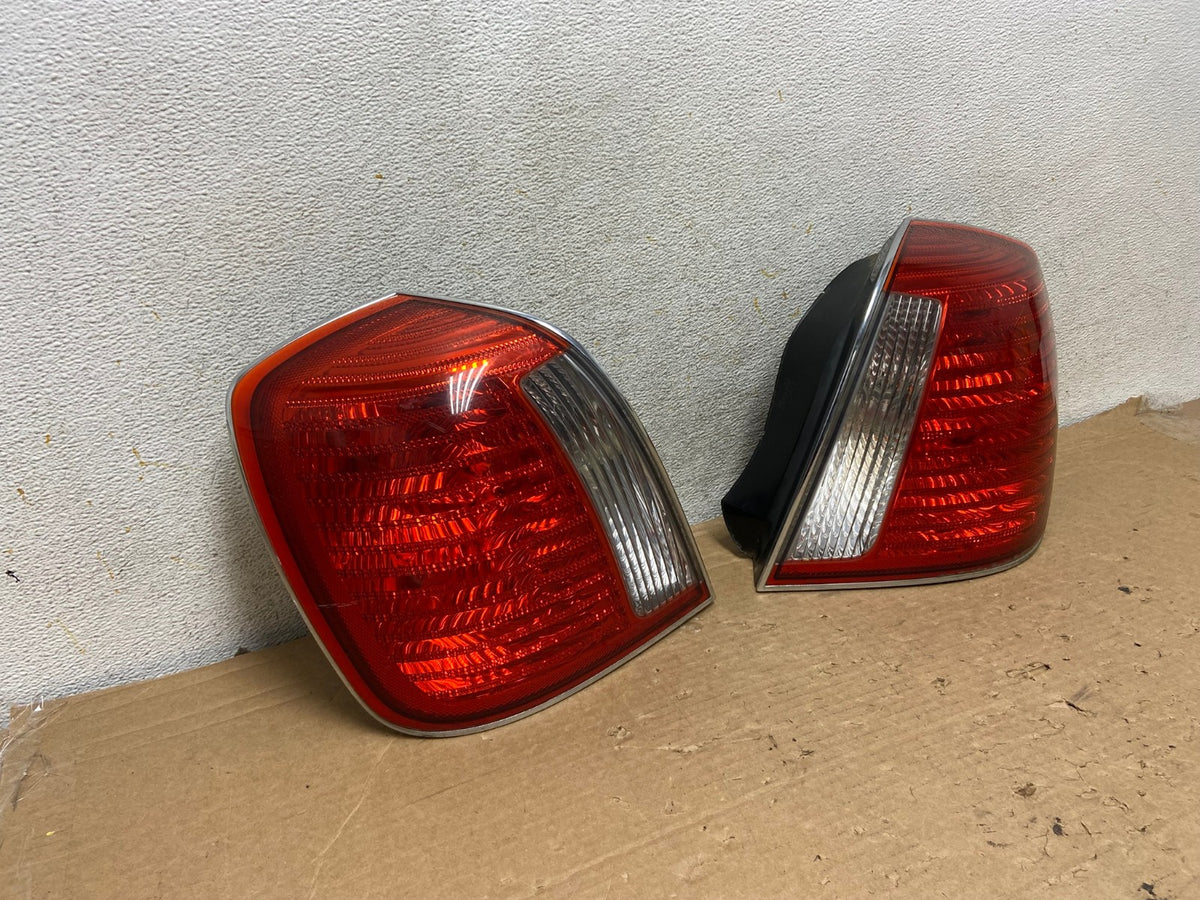 2004 2005 Hyundai XG350 XG Left+Right Tail Lights AH8960 LK1