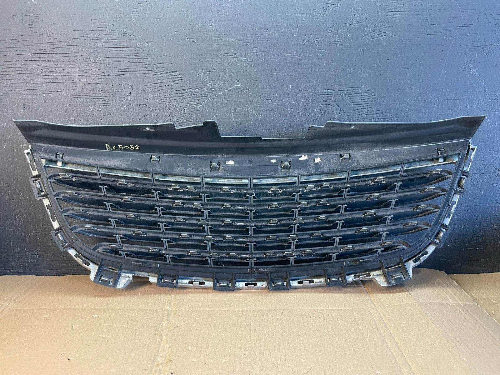 2011 to 2016 Chrysler Town & Country Front Upper Grill Grille AC5452 DG4