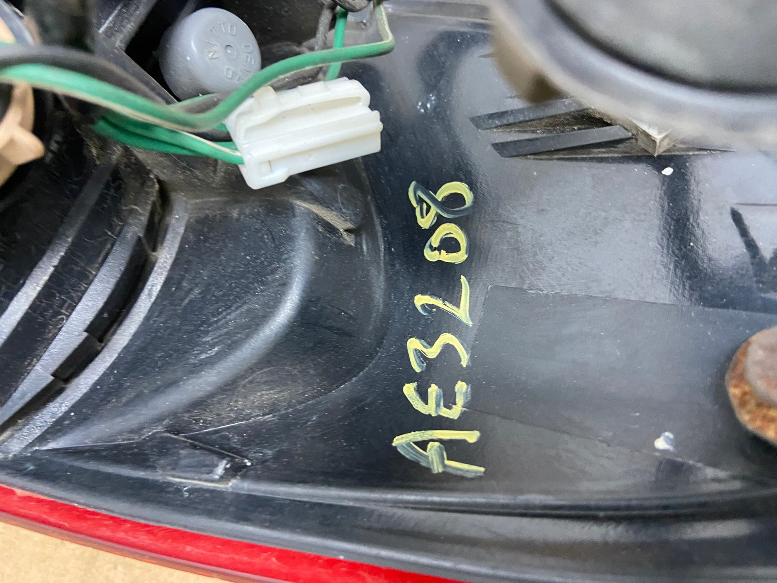 2006-2007 Subaru Tribeca B9 Right Passenger Rh Side Tail Light AE3208 LK7