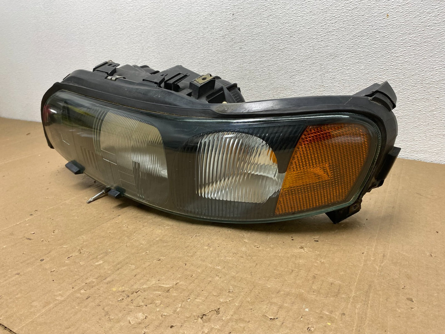 2001 to 2004 Volvo S60 Left Driver LH Headlight Halogen AC5759 DW1