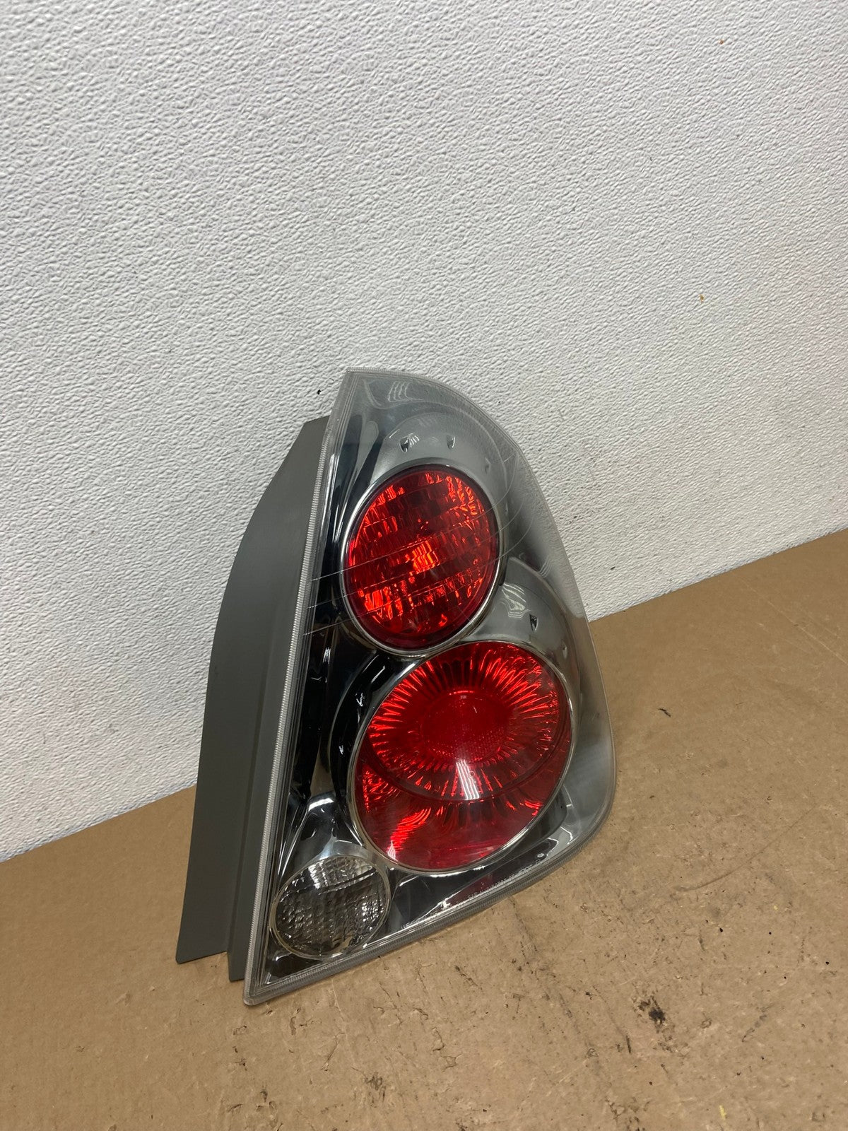 2005 to 2006 Nissan Altima Tail Light Right Passenger RH Side AD2491 LK2