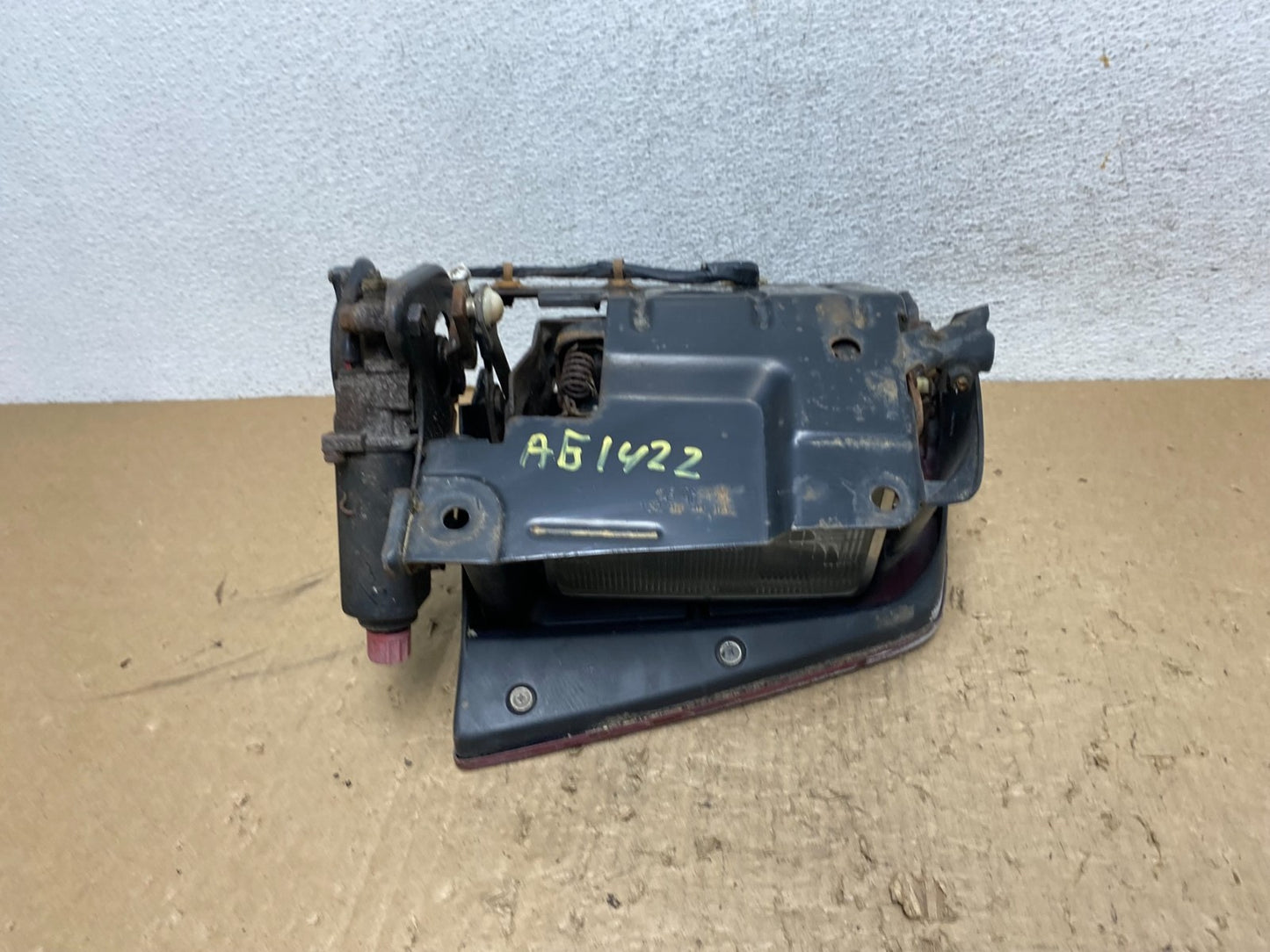 1991 to 1993 Mitsubishi 3000GT Right Passenger Headlight W Motor AG1422 DG7