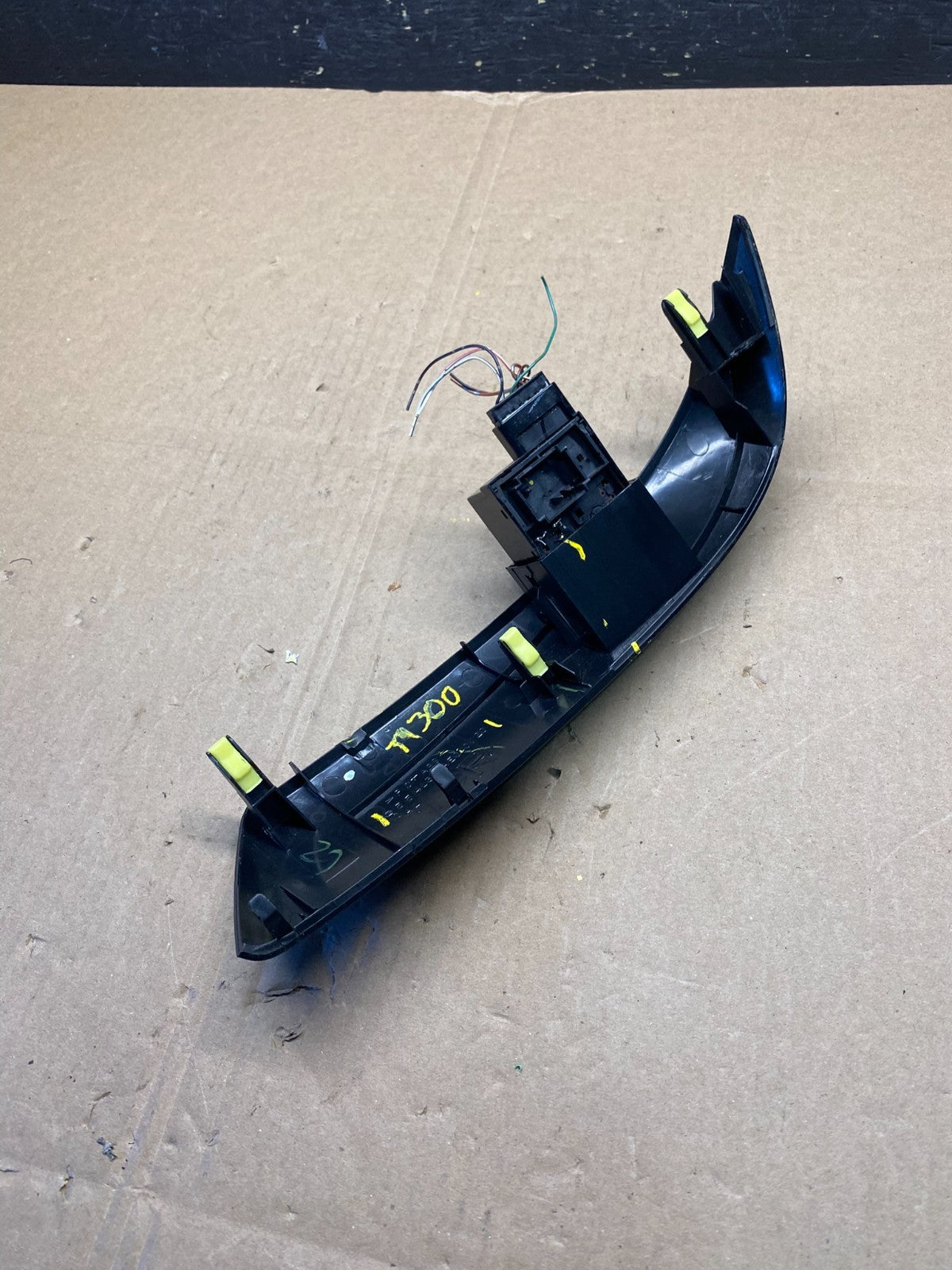 2004 to 2010 Toyota Sienna Switch Key Light Indicator Bezel Trim T1300 DG4