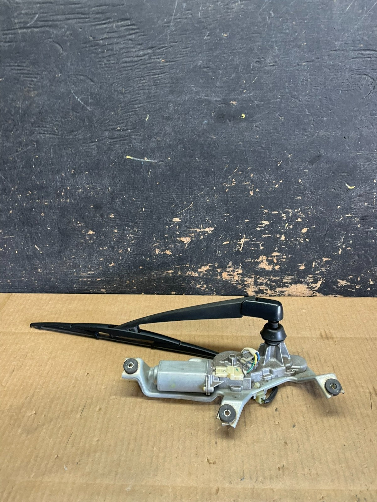 2005 to 2009 Subaru Legacy Outback Rear Windshield Wiper Motor AB28453