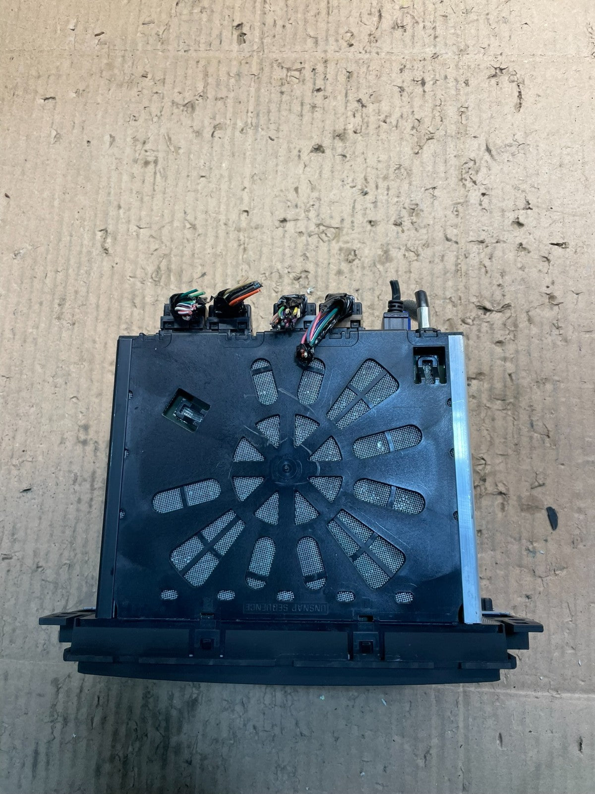 2013 2014 GMC Acadia Radio Display Screen AM/FM AUX V5224 DG6