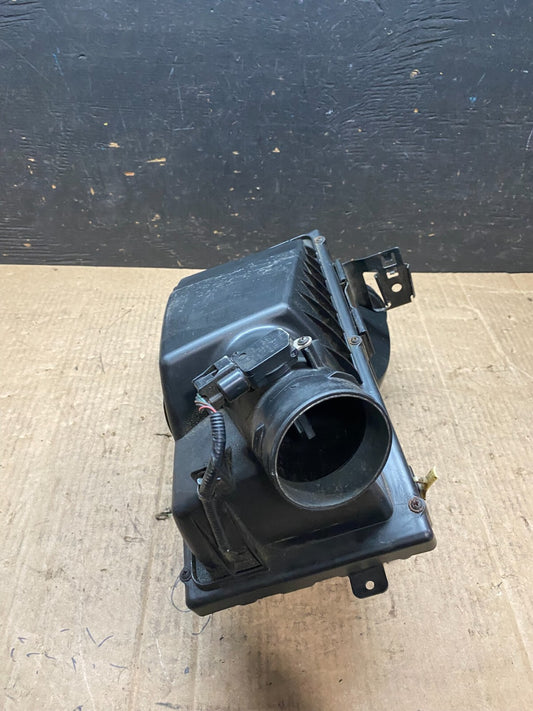 2010 to 2013 Land Rover Range Rover Sport Air Intake Cleaner Box Left Side O32020