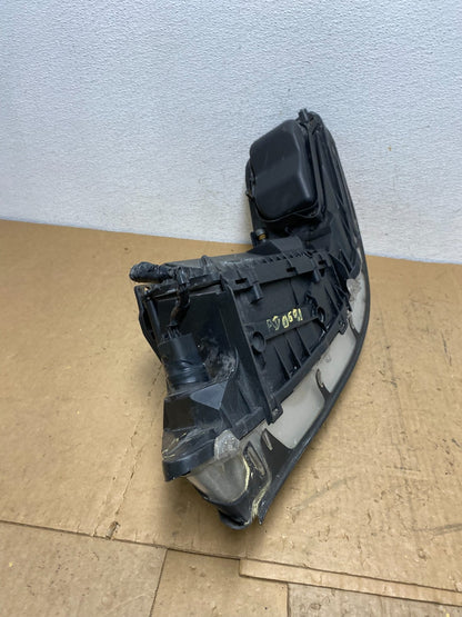 2005 to 2011 Lincoln Town Car Right Passenger Rh Side Headlight AD0691 DW9