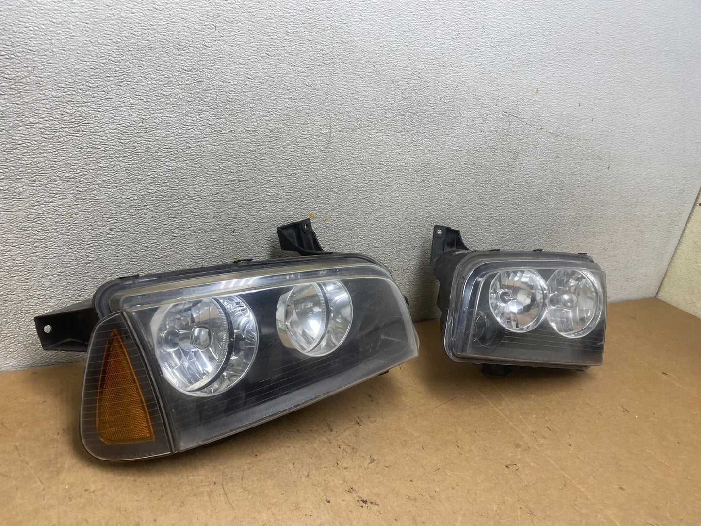 2007 to 2010 Dodge Charger Left+Right Set Side Headlights X5543 DW2
