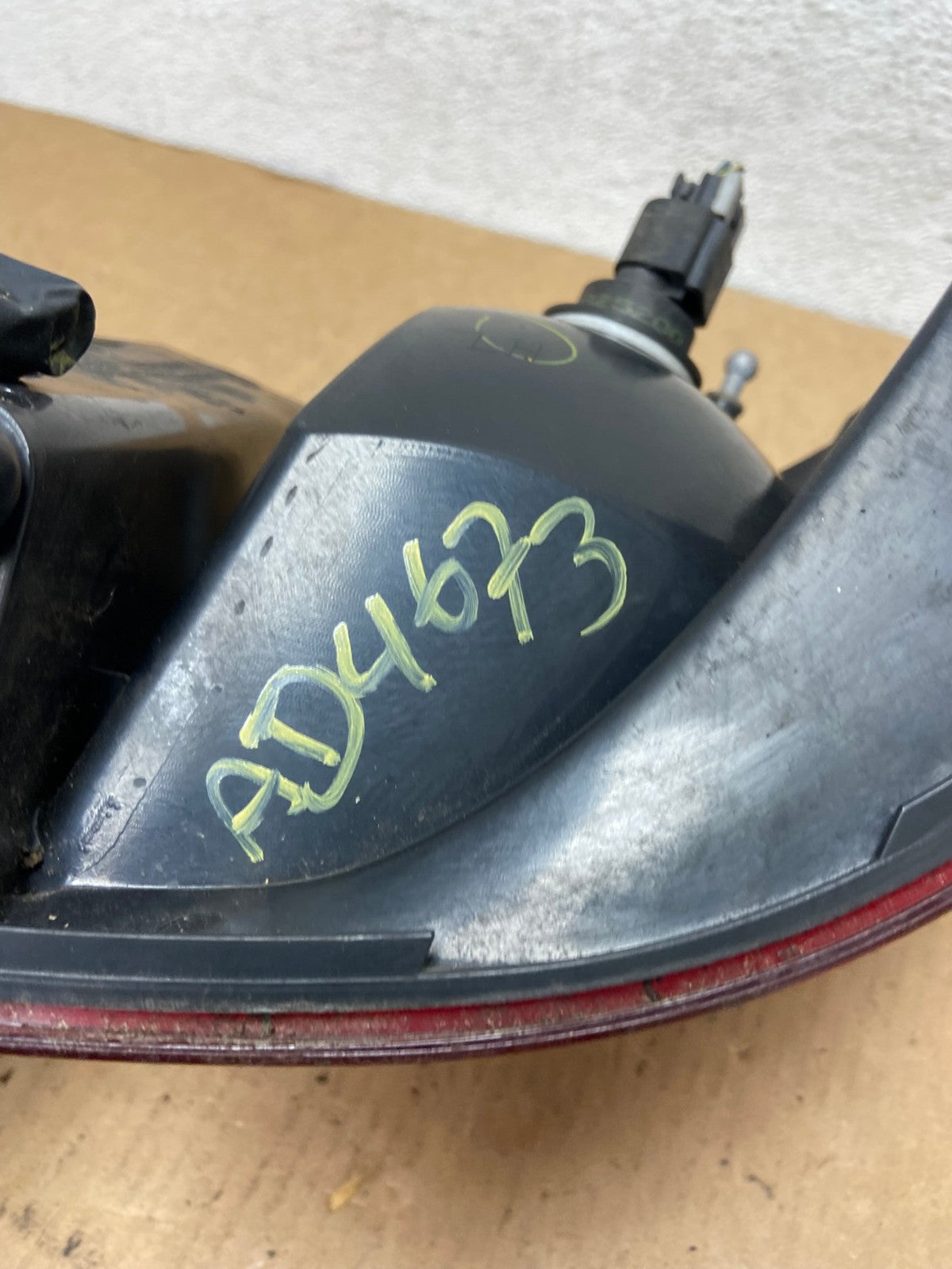 2009 to 2014 Volkswagen Routan Left Driver LH Side Tail Light AD4673 LK6
