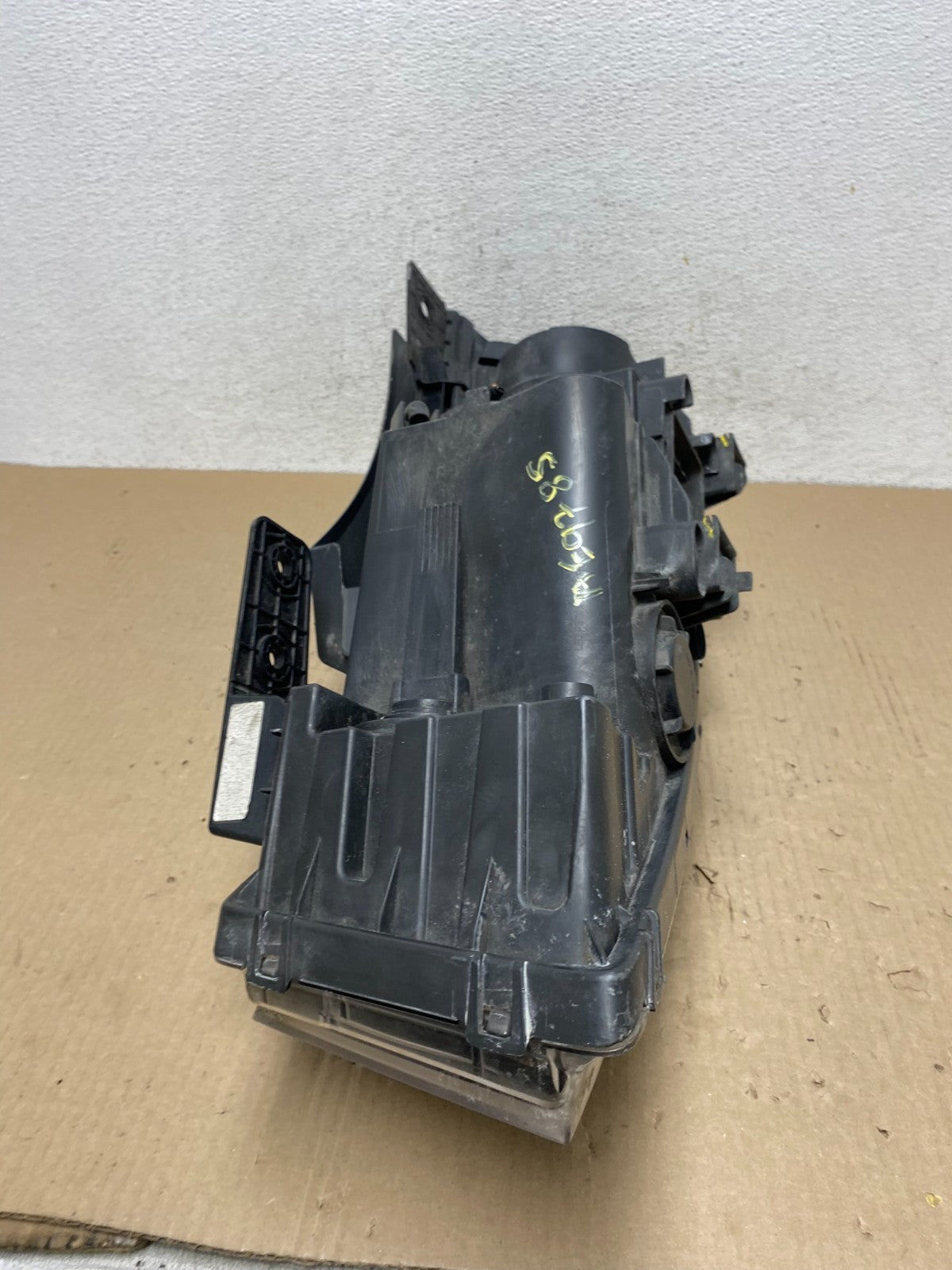 2015-2018 Kia Sedona Right Passenger RH Side Headlight Halogen AE9785 DW9