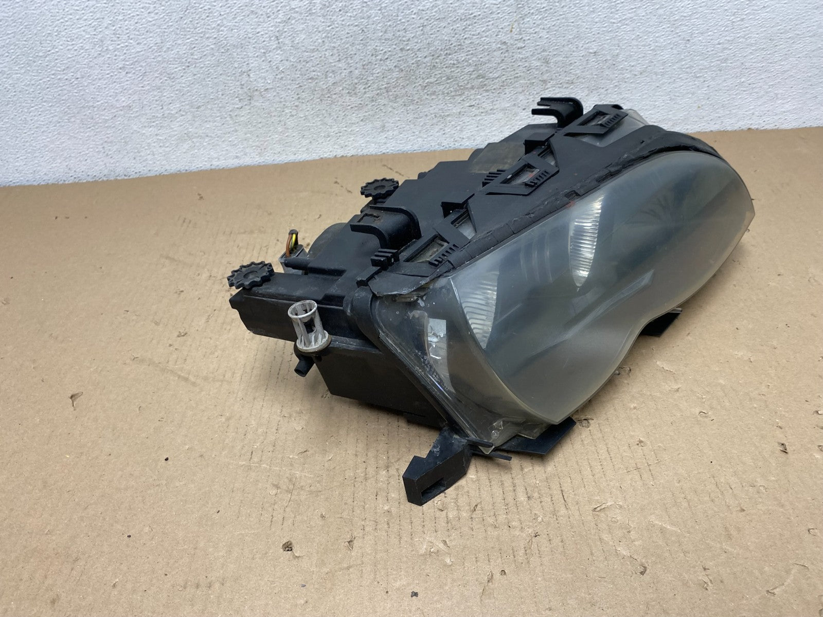 2002 to 2005 BMW 3 E46 Sedan Right Passenger RH Halogen Headlight AF3154 DW2