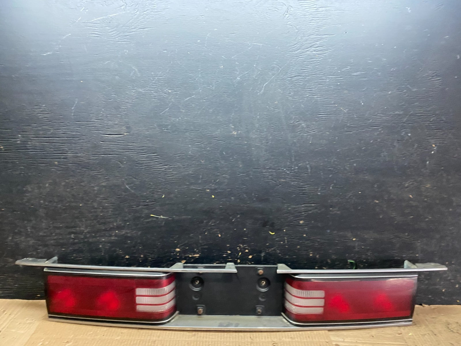 1992 to 1995 Buick Lesabre Trunk Rear Center Tail Light Panel W5851 DG0