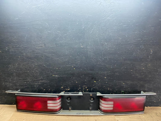 1992 to 1995 Buick Lesabre Trunk Rear Center Tail Light Panel W5851 DG0