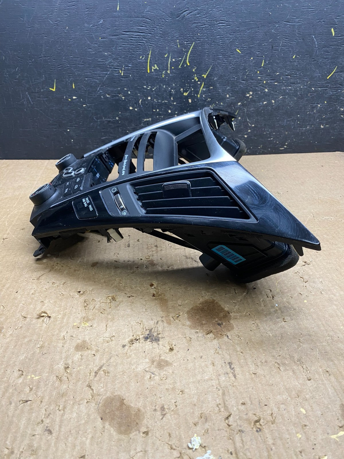 2011 to 2014 Hyundai Sonata Center Radio Climate Control Air Vent Bezel Z4475 DG3