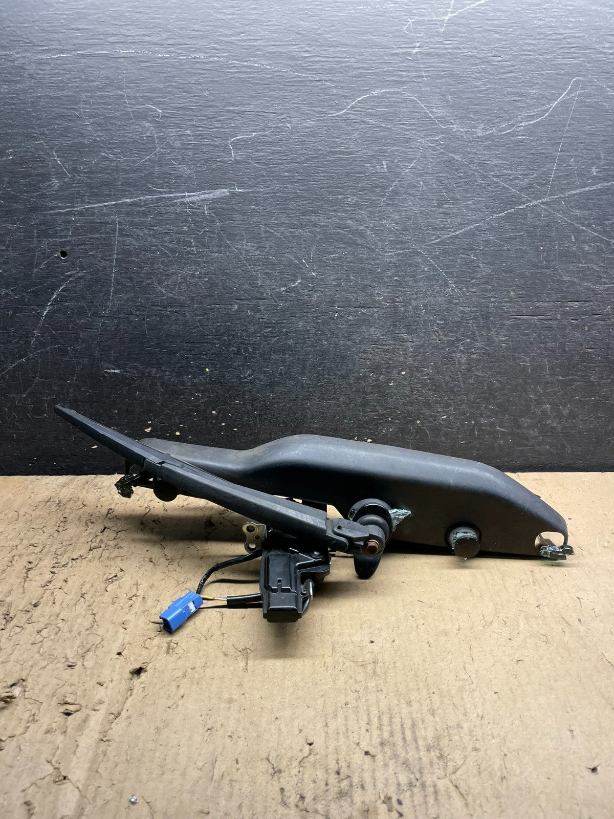 2003 to 2009 Toyota Corolla Matrix Rear Wiper Windshield Motor OEM W6871 DG0