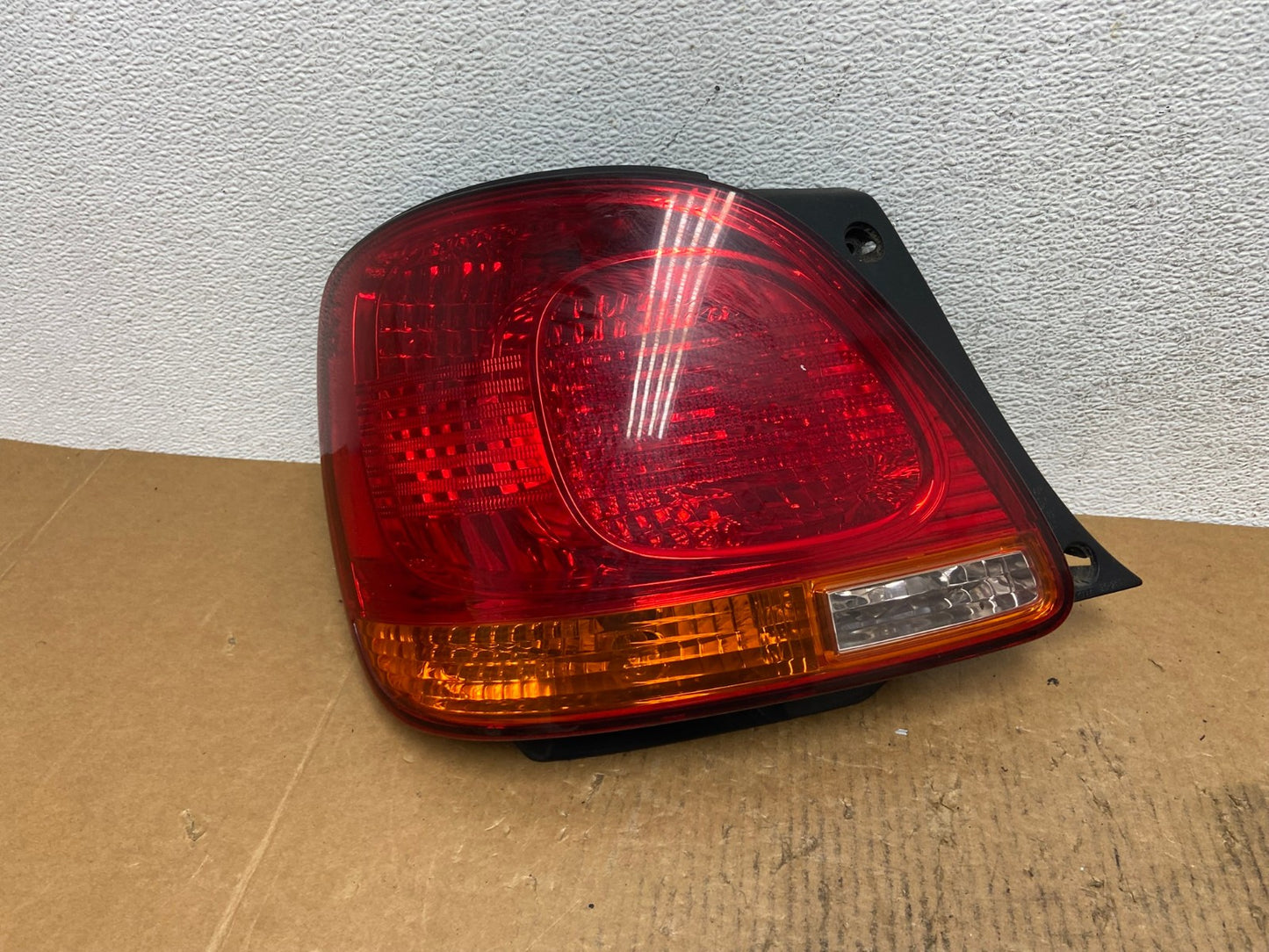 2001 - 2005 Lexus Gs300 Gs400 Gs430 Left Driver LH Side Tail Light AE1560 LK0