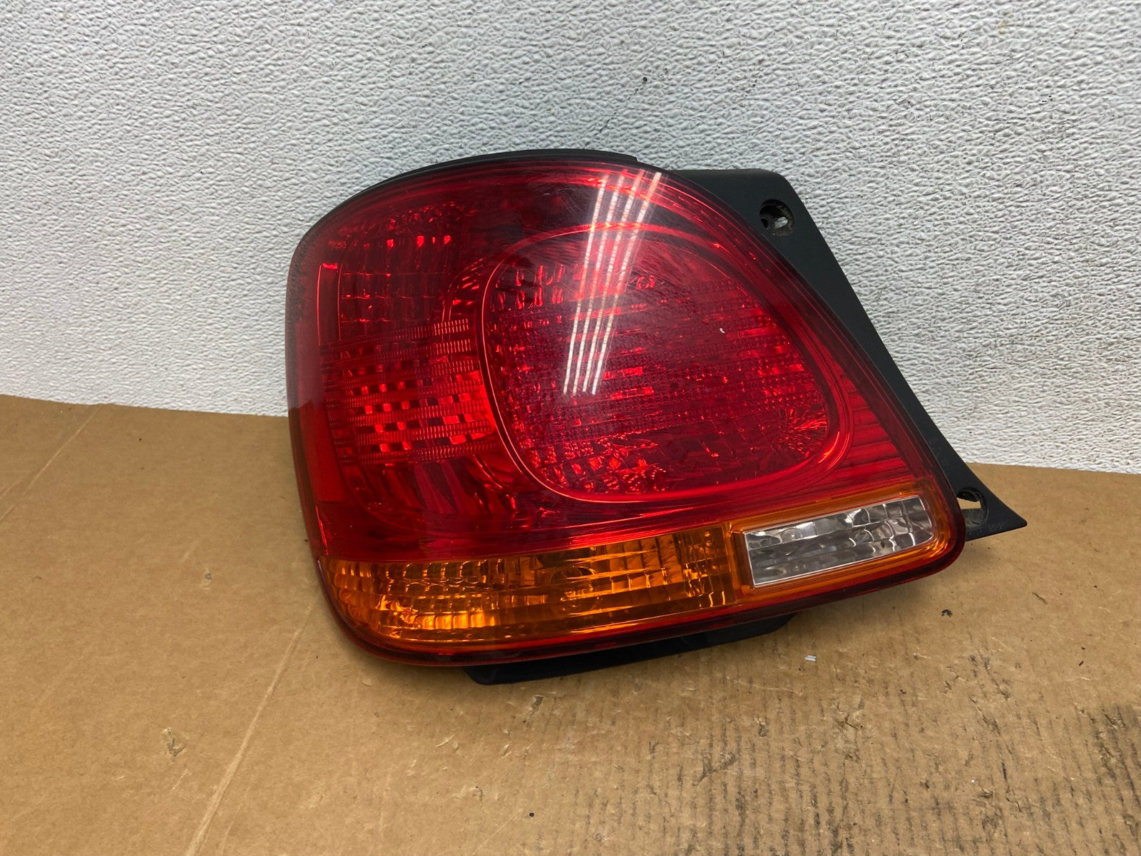 2001 - 2005 Lexus Gs300 Gs400 Gs430 Left Driver LH Side Tail Light AE1560 LK0