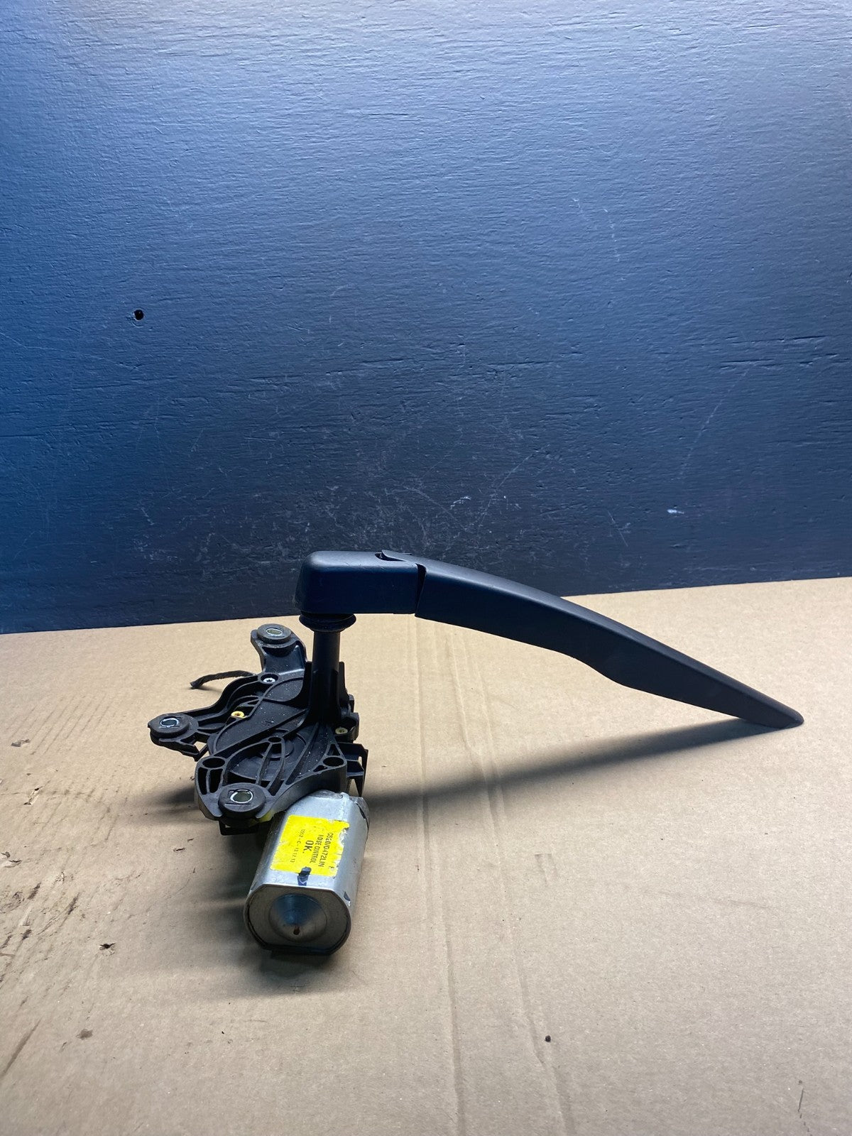 2013 to 2019 Ford Escape Rear Windshield Wiper Motor OEM ac0948 DG2