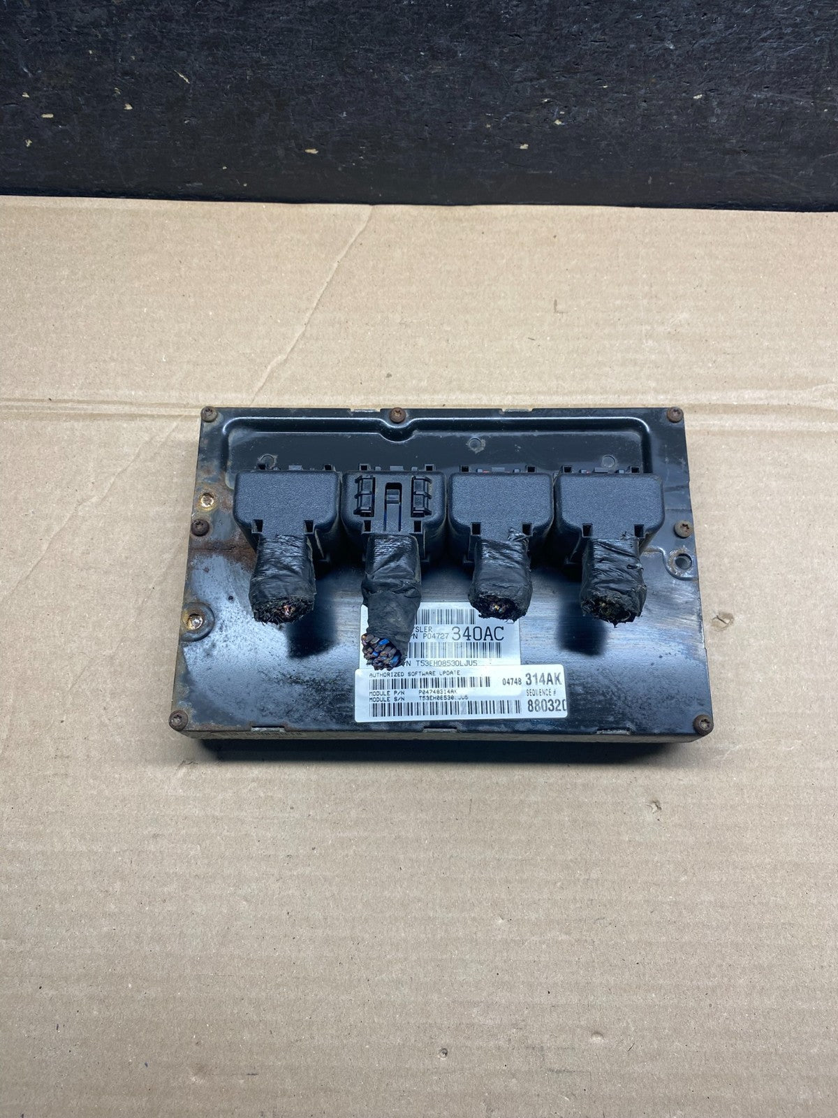 2004 Chrysler Pacifica Engine Control ECU ECM EBX Module p04727340ac AH9837 DG0